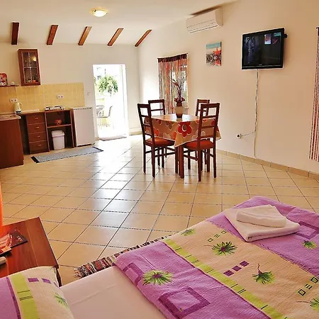 Leonardo Apartman *