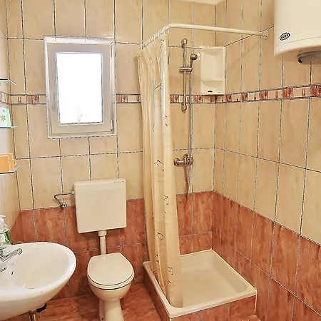 Leonardo Apartman *