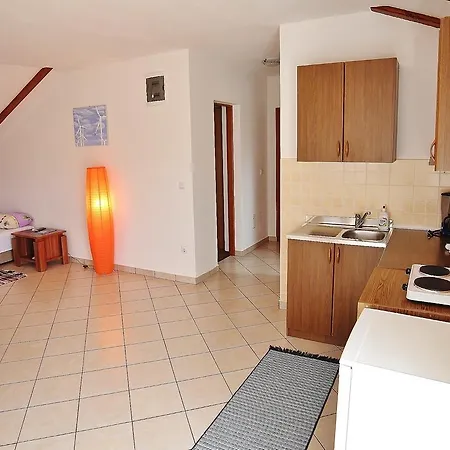 Leonardo Apartman *