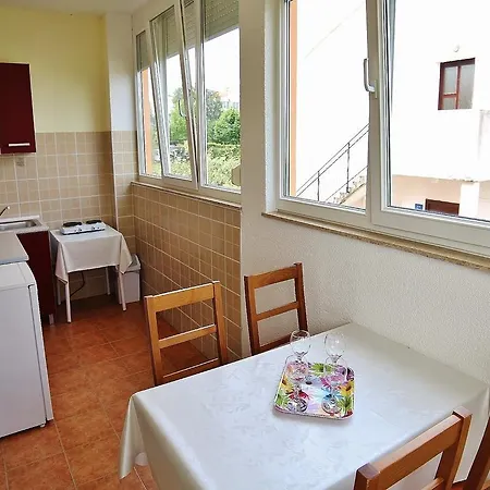 Leonardo Apartman *